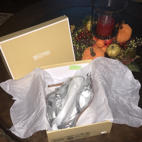 MICHAEL MICHAEL KORS ANKLE STRAP HEELS - Picture 8 of 8